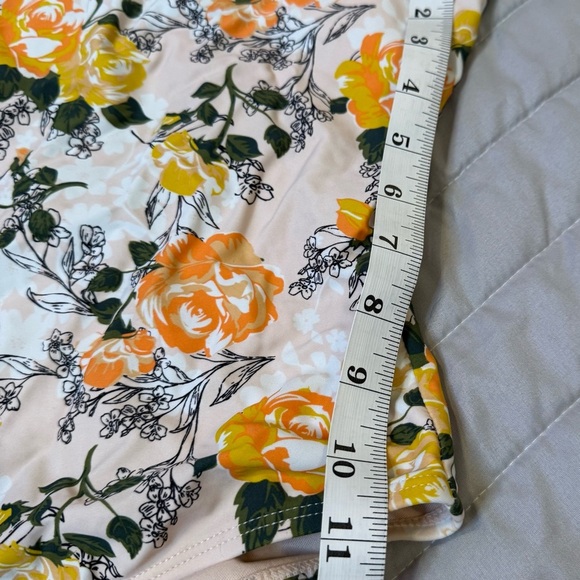 Cabana Del Sol woman’s medium one piece swimsuit - Picture 4 of 8